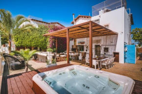 SunnyVillas: 4BR Villa☆Private Pool + Jacuzzi - Villa Amelie